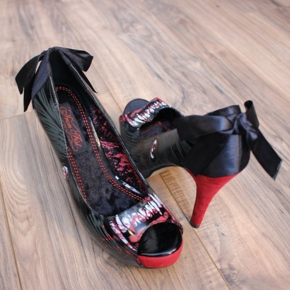 VNTG Iron Fist Wolf Beater Platform Heels - Picture 10 of 11